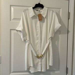 Women’s plus size button-down shirt with belt